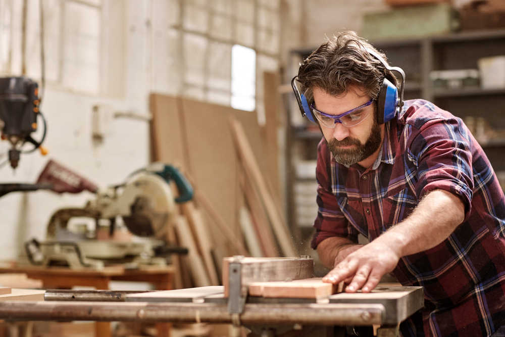 Principales riesgos para la salud de los trabajadores de una carpintería metálica